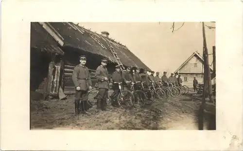 WW1 Soldaten mit Fahrrad -716578