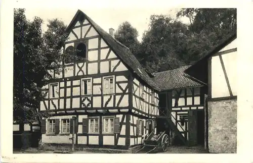 Leubsdorf am Rhein - altes Fachwerkhaus -718026