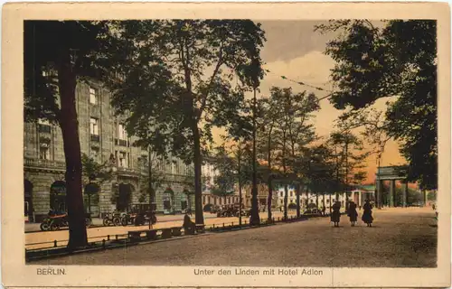Berlin - Unter den Linden mit Hotel Adlon -718710