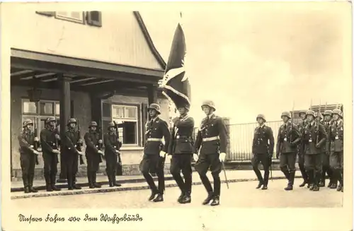 Wolfenbüttel - Unsere Fahne vor dem Wachgebäude -719512