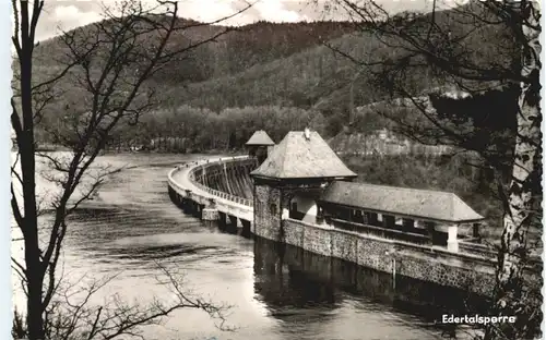 Sperrmauer am Edersee -719838