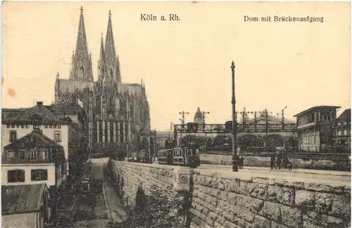 Köln - Dom mit Brückenaufgang -720094