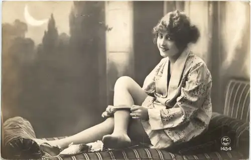 Erotik - Frau mit Strümpfen - PC Paris Verlag -721400