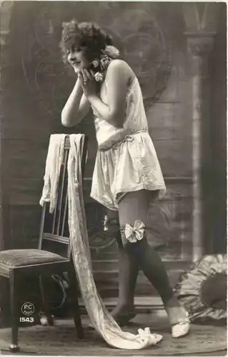 Erotik - Frau mit Strümpfen - PC Paris Verlag -721396