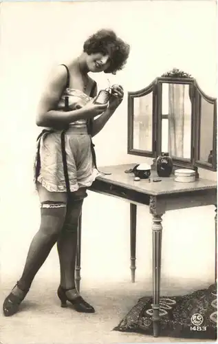 Erotik - Frau mit Strümpfen - PC Paris Verlag -721406