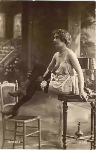 Erotik - Frau mit Strümpfen -721426