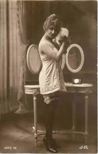 Erotik - Frau mit Strümpfen -721424