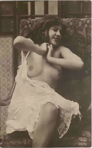 Erotik - Frau auf Sessel -721510