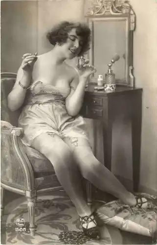 Erotik - Frau auf Stuhl - PC Paris Verlag -721560