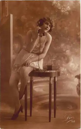Erotik - Frau am Telefon - Leo Verlag -721516