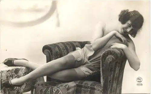 Erotik - Frau mit Strümpfen - PC Paris Verlag -721408