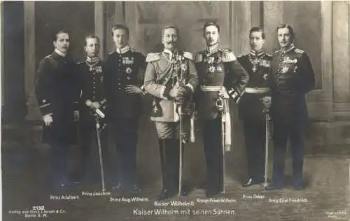 Kaiser Wilhelm mit seinen Söhnen -729078