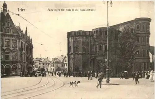 Trier - Porta Nigra mit Blick in die Simonstrasse -730910