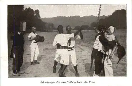 WW1 - Belustigung deutscher Soldaten hinter der Front -732266