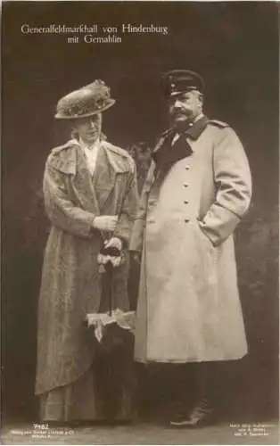 Generalfeldmarschall von Hindenburg mit Gemahlin -732844