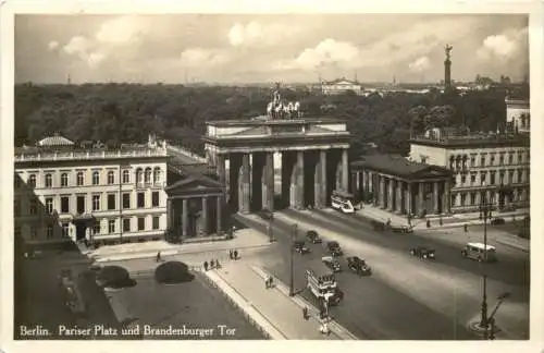 Berlin - Brandenburger Tor -735828