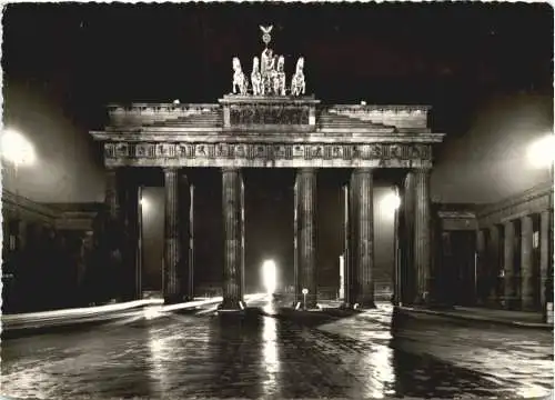 Berlin - Brandenburger Tor -736142