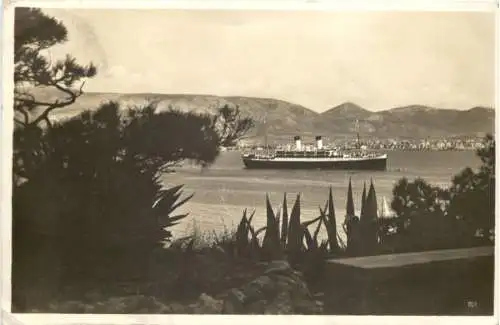 Dampfer im Mittelmehr -740908