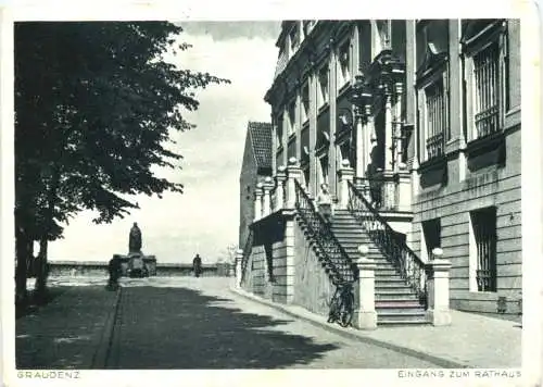 Graudenz - Eingang zum Rathaus -741158