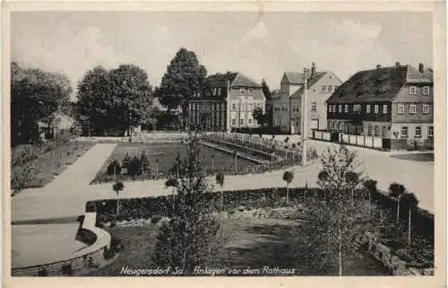 Neugersdorf in Sachsen - Anlagen vor dem Rathaus -741460