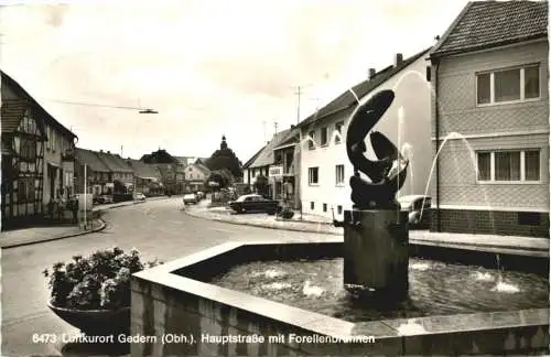 Gedern - Hauptstraße mit Forellenbrunnen -745002