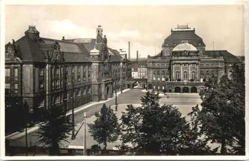 Chemnitz - Museum und Opernhaus -747248