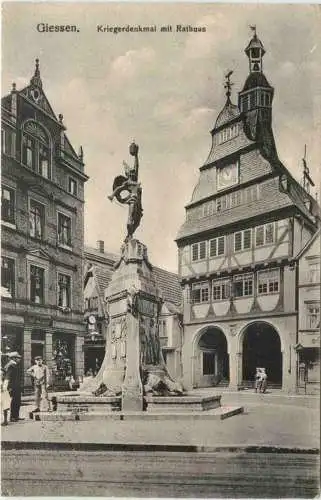 Giessen - Kriegerdenkmal mit Rathaus -751154