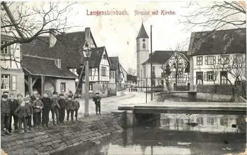 Langensteinbach - Strasse mit Kirche -754962