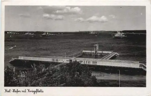 Kiel - Hafen mit Kriegsflotte -755712