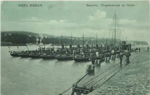 Sassnitz - Torpedoboote im Hafen -761718