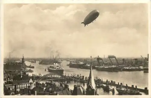 Hamburg - Graf Zeppelin über dem Hafen -762358