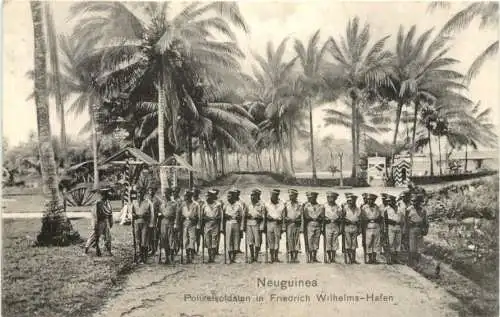 Neuguinea - Polizeisoldaten im Friedrich Wilhlems Hafen -764852