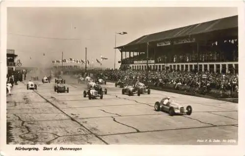 Nürburgring - Start der Rennwagen -765390