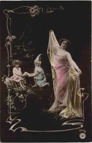 Frau mit Zwerg und Elfe -766236