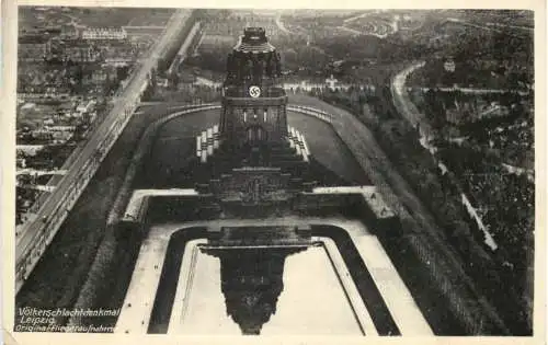 Leipzig - Völkerschlachtdenkmal mit Hakenkreuz . 3. Reich -767820