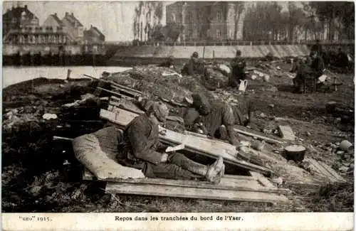 Repos dans les tranches du bord de l Yser -99632