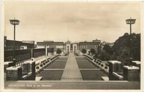 Düsseldorf - Blick in den Ehrenhof -771780