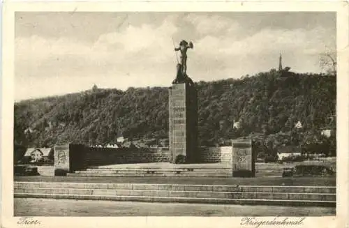 Trier - Kriegerdenkmal -773588