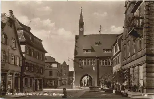 Lahr i.Baden. Friedrichstraße u. Rathaus -556444