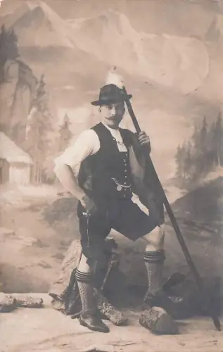 Reitmayer, Tegernsee, junger Mann in bayerischer Tracht mit Taschenuhr -793810
