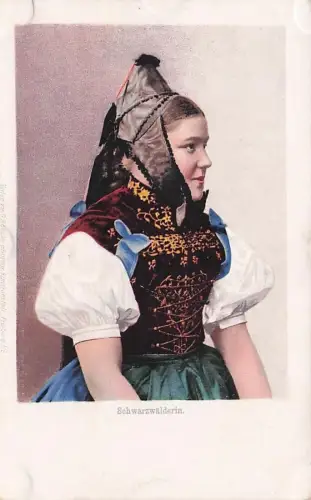Schwarzwälderinnen in Tracht -793912
