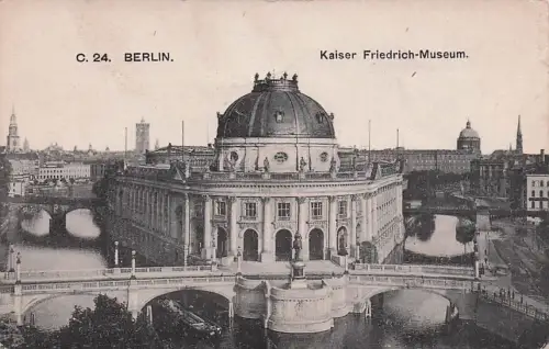 Berlin, Uferpartie am Kaiser Friedrich-Museum -794318