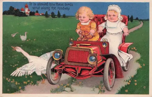 Präge-AK Kinder in Auto jagen Gans von der Strasse -794726