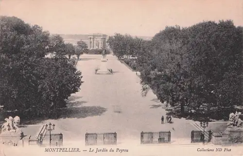 Montpellier_Herault Promenade du Peyrou vue de l Arc de Triomphe -795774