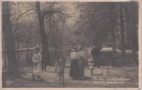 Berlin, Goldfischteich im Tiergarten -795526