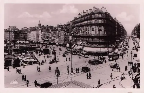 AK / Ansichtskarte Marseille_Bouches du Rhone Rue de la Republiqu Quai -795758