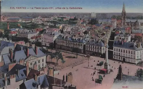 M 529; NANTES La Place Louis-XVI, prise de la Cathédrale 82-83 -795772
