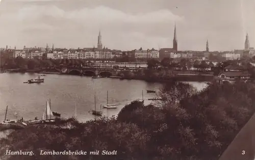 Hamburg. Lombardsbrücke mit Stadt -796638