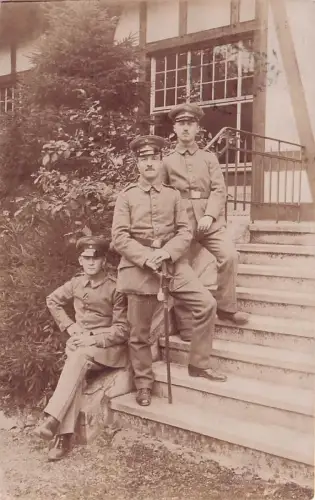 drei soldaten auf der treppe -797132