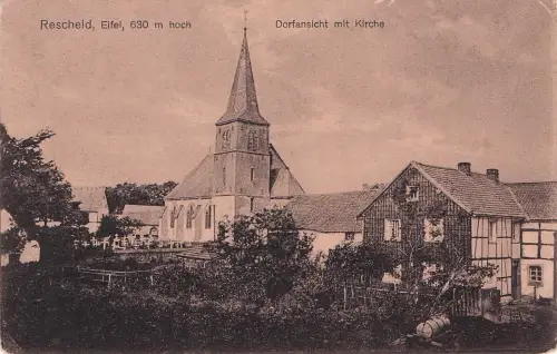 Rescheid, Eifel, 630 m hoch Dorfansicht mit Kirche -797470